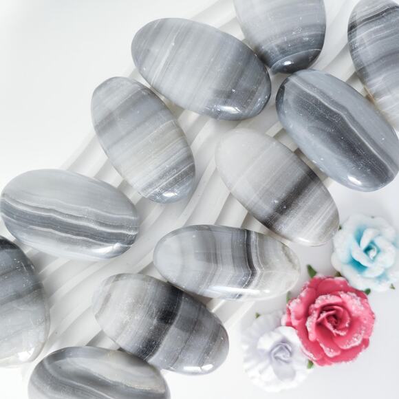 Black Banded Onyx Palm Stone - Picture 5 of 9